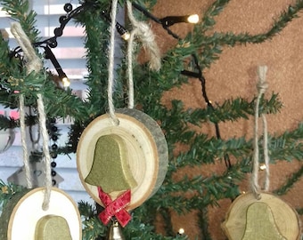 Houten kersthangers, kerstboomversiering, kerstdecoraties, kerstboomhangers, houten kerstversiering, ornament met kerstklokje Set van drie