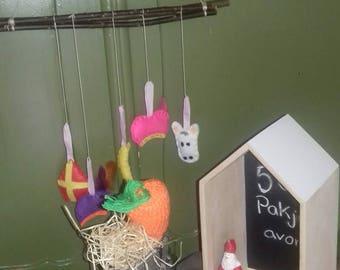 Sinterklaas decoratie, mobiele hanger met sintfiguurtjes, sinterklaasversiering, vilten hangers sinterklaasfeest