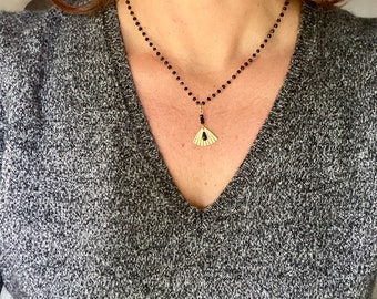 low neck necklace fan pendant chain black beads