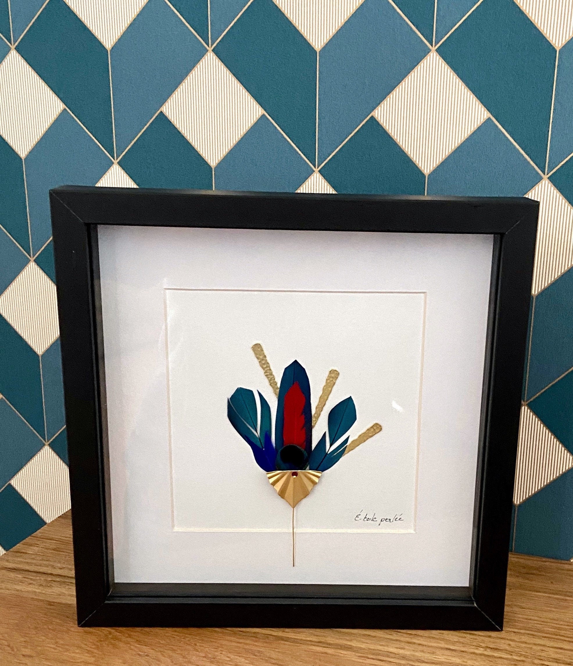 Tableau Bijou Mural de Style Art Déco Éventail en Laiton et Plumes Perroquet