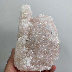 Lichtroze apofyllietclusterkristal AP376a