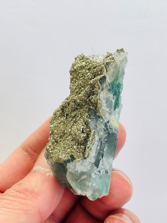 黄鉄鉱と蛍石の天然水晶 PY008 - Etsy 日本