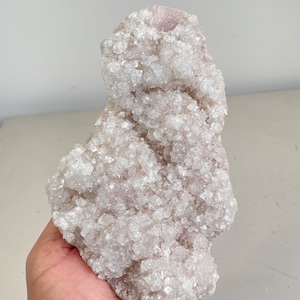 Lichtroze apofyllietclusterkristal AP430a