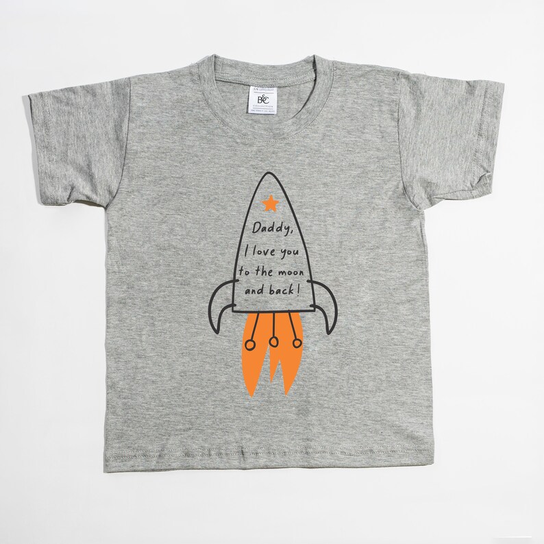 Camiseta del Día del Padre para niños, Daddy Rocket Love you to the Moon & Back POM CLOTHING imagen 4