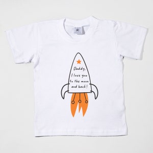 Camiseta del Día del Padre para niños, Daddy Rocket Love you to the Moon & Back POM CLOTHING imagen 2