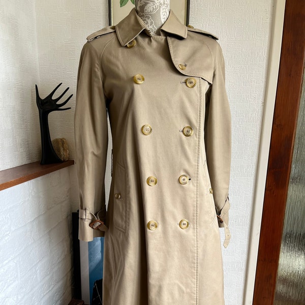 Burberry trench coat/Vintage classic double breasted trench coat/80’s-90’s/Nova/Size S/Made in England/Classic Burberry/Beige Burberry mac