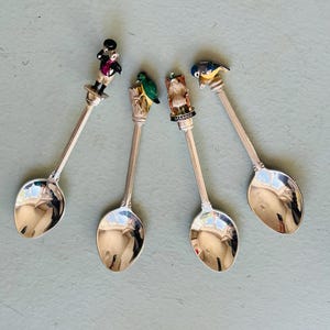 ヴィンテージシルバーメッキのお土産スプーン：英国の鳥とキャラクターのコレクターズアイテム