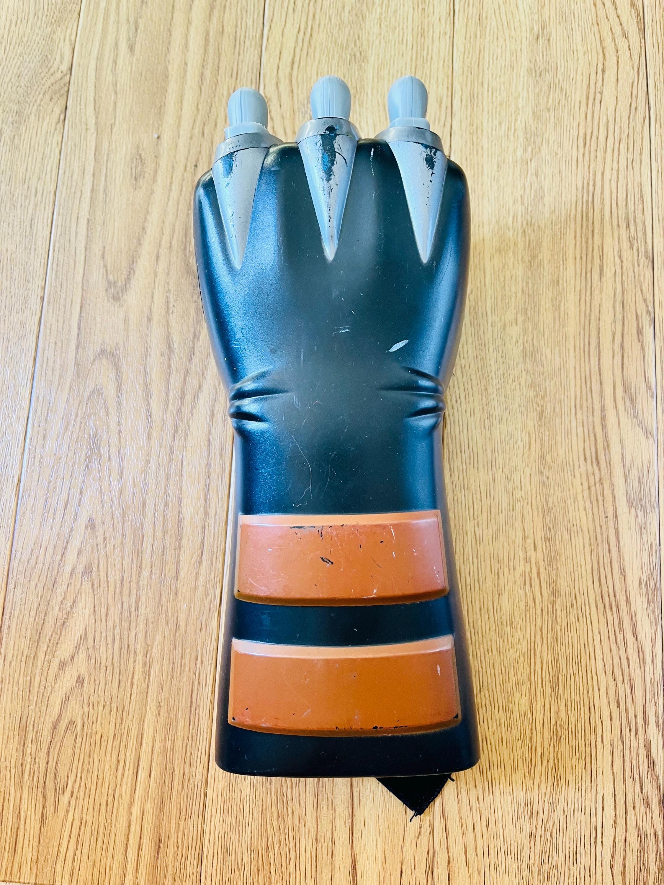 X-men Wolverine Plastic Toy Claw Wearable Hand: Sound Assisted