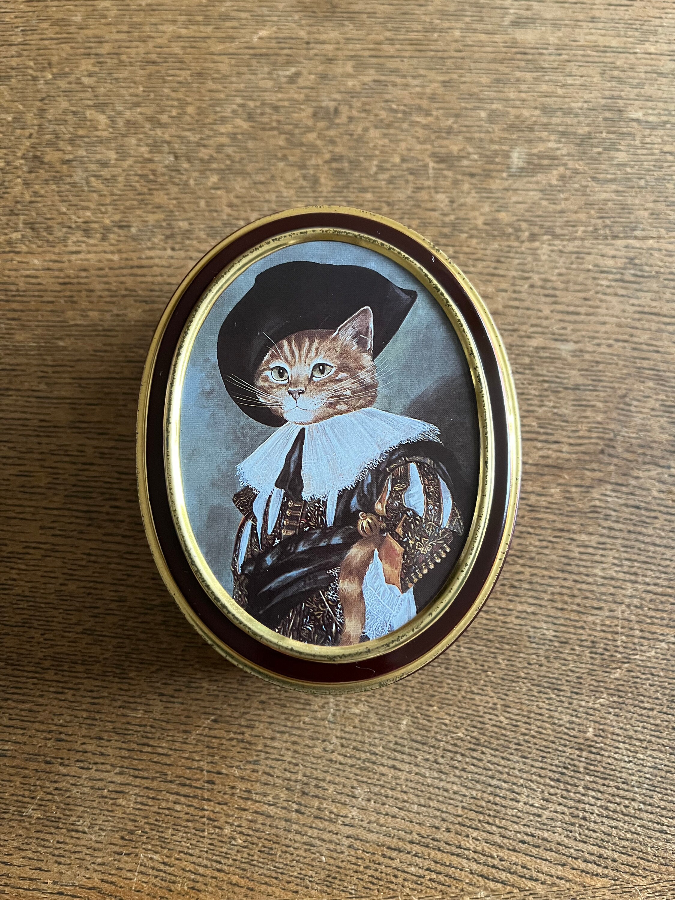 90s Sweets Tin/bentley's of London/vintage Tin/victorian