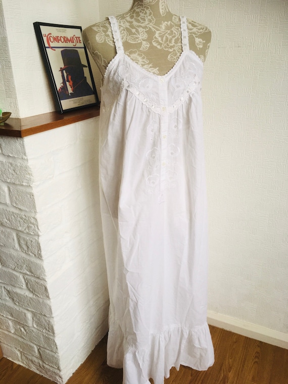 Vintage summer dress/white full length cotton dres