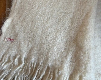 Vintage Mohair scarf/Wool fluffy Scarf/Jaeger mohair/Ivory cream colour/Made in Great Britain/Retro shawl/Knee blanket/60s mohair shawl