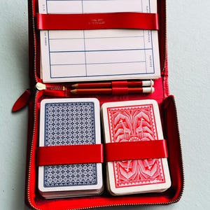 ヴィンテージカードケース/レザーケース/ゲームセット/カードデッキ/赤いレザーケース/ゲームギフト/伝統的なカードケース/ジップアップカードケース/カードとスコアセット