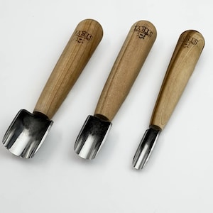 Sgorbia per intaglio a truciolo corto STRYI, acciaio forgiato, manico in legno