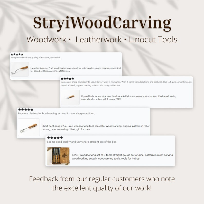 Op de afbeelding: Een digitale afbeelding met de tekst StryiWoodCarving Woodwork Leatherwork Linocut Tools en vier klantbeoordelingen met vijf sterren. Elke beoordeling toont een houtsnijgereedschap, waaronder een gebogen guts, een mes en een set van drie.