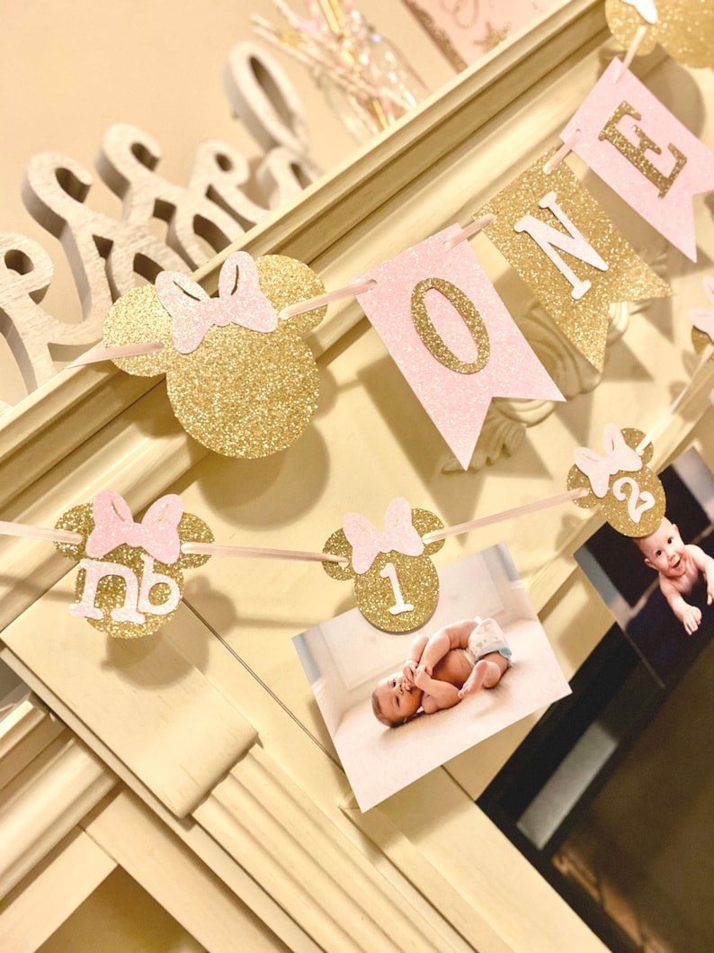 Banner de primer cumpleaños de Minnie Mouse: decoración de cumpleaños rosa y dorada imagen 1