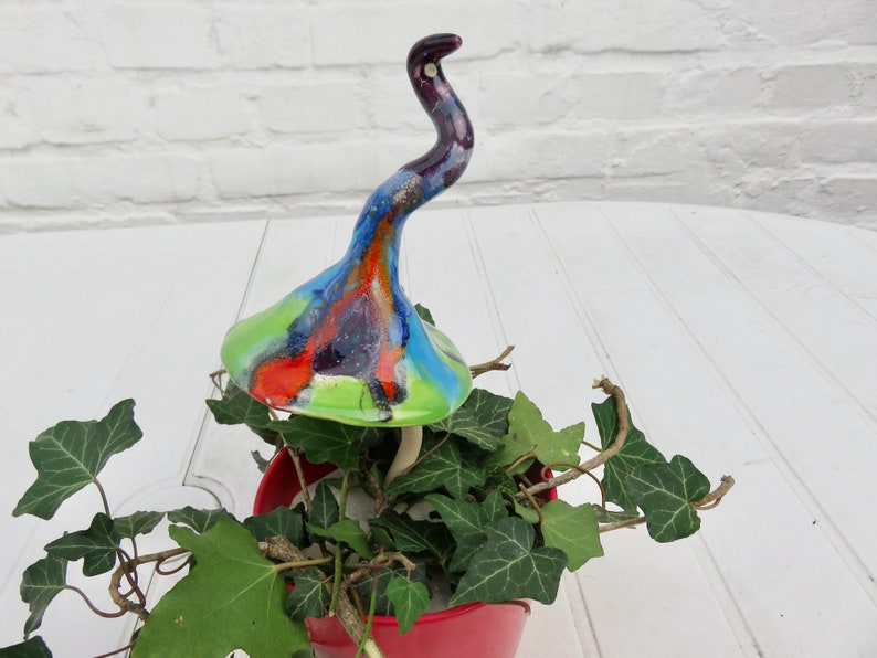 Fantasie-Pilz dunkelgrün hellblau, frostfeste Keramik, für Feengarten, Miniaturgarten, Blumentopf Bild 1