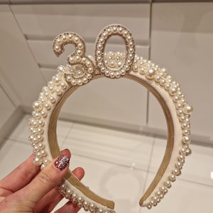 Tiara de pérolas feita à mão para aniversário, 30, 40, 21 etc.