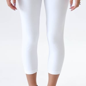 Best White 23&quot; Capri Legging