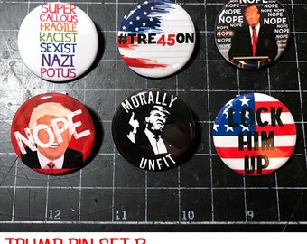 Anti-Trump-spelden.  1,25" set van 6 ANTI-Trump-knoppen. Anti-Trump-knop, Hate Trump, Lock Him Up, Impeach Trump, Trump Sucks, Prison - Set B