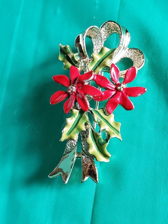 Vintage Gerrys Poinsettia Christmas Pin