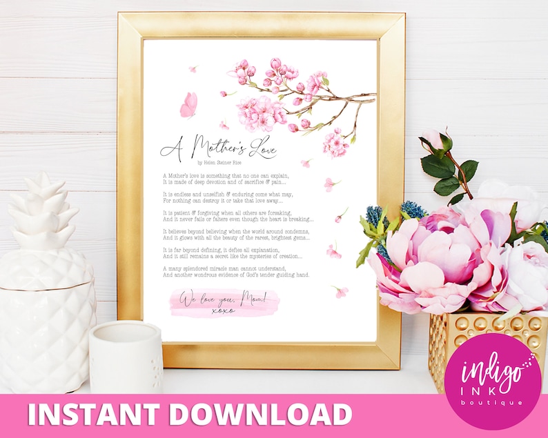K&ouml;nnte beinhalten: Druckbarer digitaler Download eines Gedichts &uuml;ber die Liebe einer Mutter, mit einem rosafarbenen Kirschbl&uuml;tenzweig und einer Schmetterlingsillustration. Das Gedicht lautet "A Mother's Love" von Helen Steiner Rice. Der Text unten lautet "We love you, Mom! xoxo".