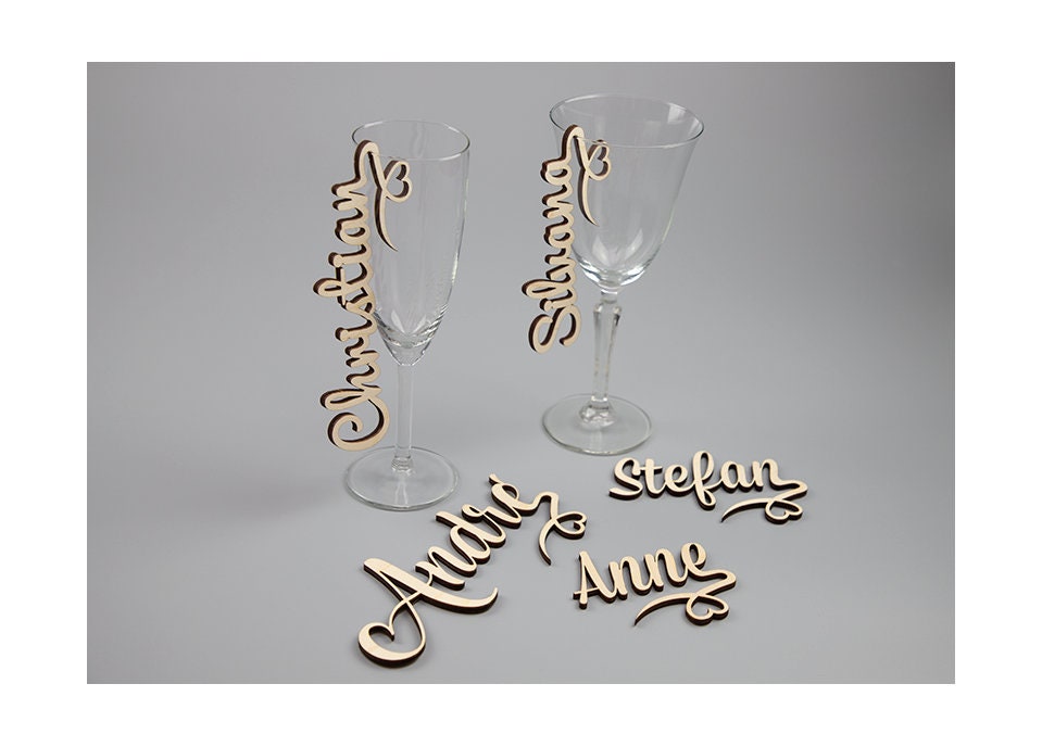 Schriftzug als Platzkarte aus Naturholz für Gläser | Etsy