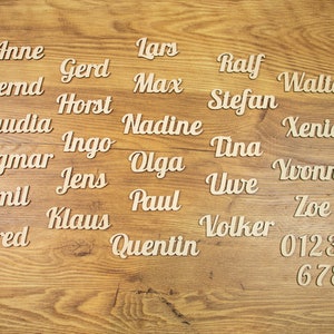 Letras como cartão de lugar para nomes tipo LOB de 4 cm em madeira