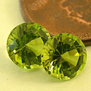 PERIDOT Arizona Vintage Faceted Gemstones Pair 7.1x5.0mm 3.40 cts USA01 image 3