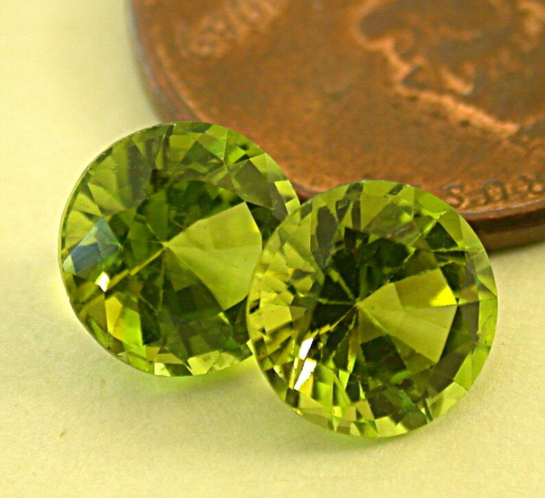 PERIDOT Arizona Vintage Faceted Gemstones Pair 7.1x5.0mm 3.40 cts USA01 image 3