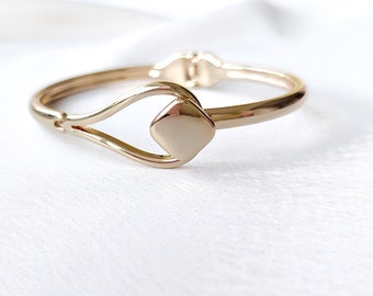 Hinged bangle bracelet femme, Simple gold bracelet for women, Elegant bracelet, Gift for her.