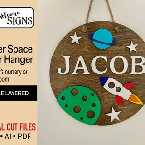 Digitale ruimte slaapkamerdeurhanger, Glowforge lasergesneden klaar bestand, SVG, decor kinderkamer, babynaambordje, ambachtelijke DIY-projecten