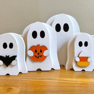 Wood Ghost with Pumpkin, Candy Corn & Bat, Halloween Fall Porch, Halloween Mantle Decor, Painted Wooden Shelf Ghost, Trick or Treat Decor