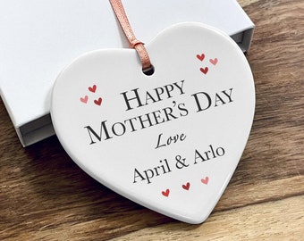 Gepersonaliseerde Moederdag Cadeau "Happy Mother's Day" Hart Ornament | Keramisch hangend hart voor moeder moeder haar vrouw Nan naam aangepaste aandenken