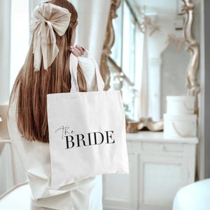 Bride Tote Bag | Canvas Wedding Day Gift for Bride To Be Jute | Hen Party & Bachelorette Accessory | Bridal Shower Present, Future Mrs