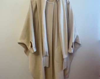 capri by mirisola Beautiful vintage wool poncho cape with button front Women's L
