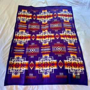 Manta de lana Pendleton > Manta para bebé de 42,5" x 32" > Pendleton Muchacho, diseños de estilo suroeste, estampados nativos, mantas de lana, Pendleton Mills