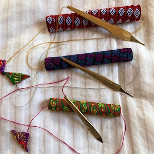 Mouth Harp>A very cool musical Instrument that has a droning sound kind of like a didgeridoo and throat singing at the same time! Vietnamese