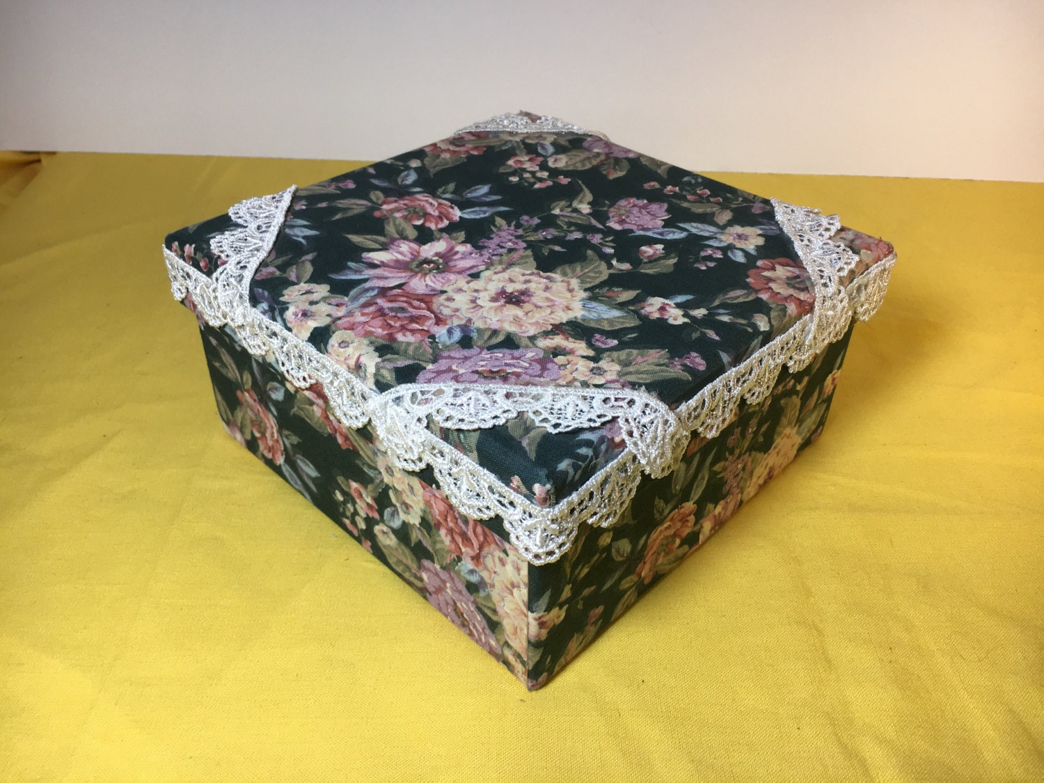 Vintage Flower & Lace Vanity Box, Dresser Storage Dish Bowl, Floral Green Decorative Bath Box, 7