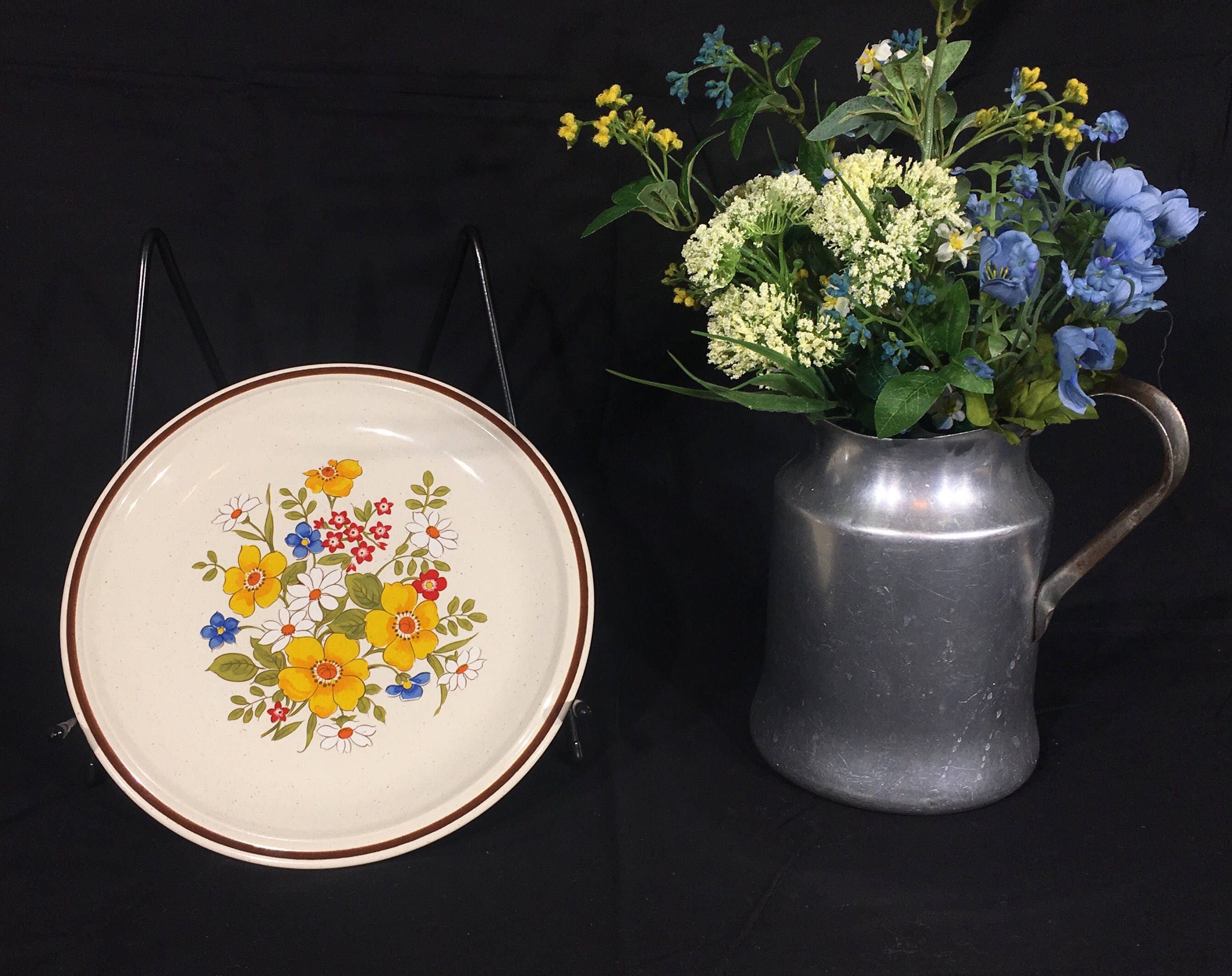 Vintage Daisy Plate, Casual Elegance Hearthside Dinnerware, Bordeaux