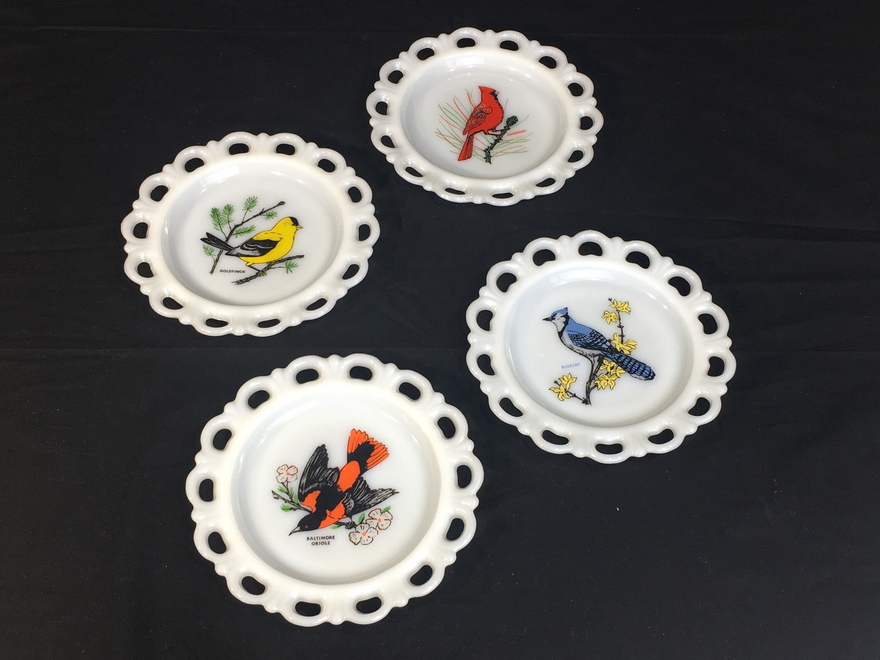 Vintage Bird Plates (4), White Milk Glass Collectibles, Wall Hanging