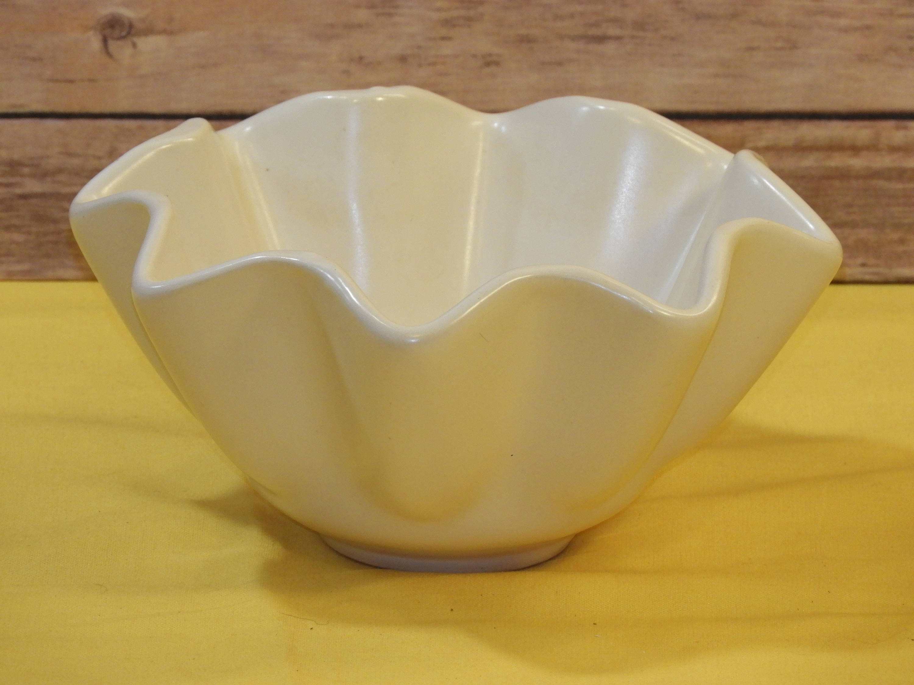 Vintage Hull Pottery Candy Dish, B6 Decorative White Ceramic Dish, Wavy