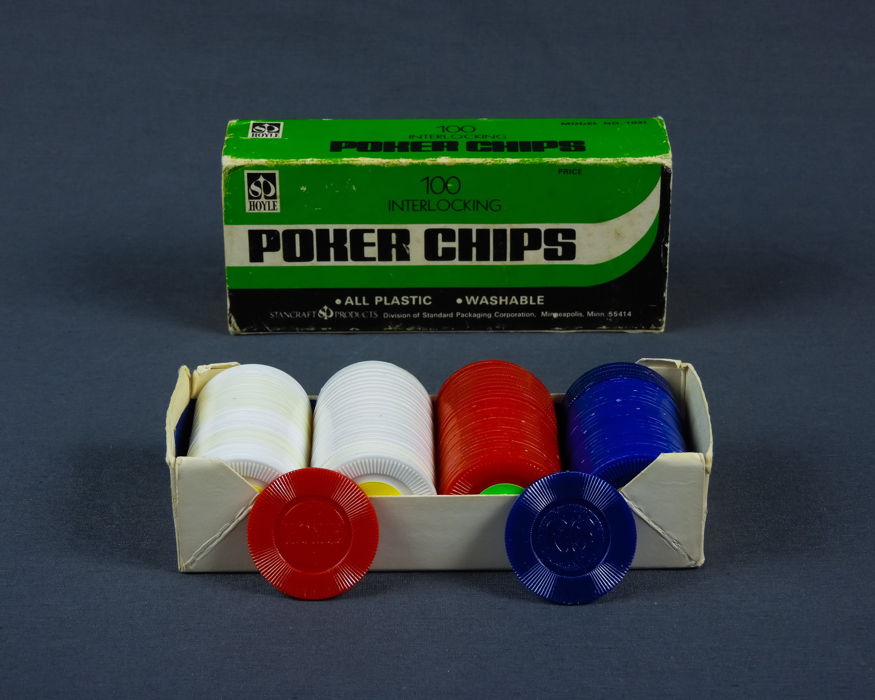 Vintage Poker Chips, Interlocking Plastic, Model 1031, 114 Pieces, Red