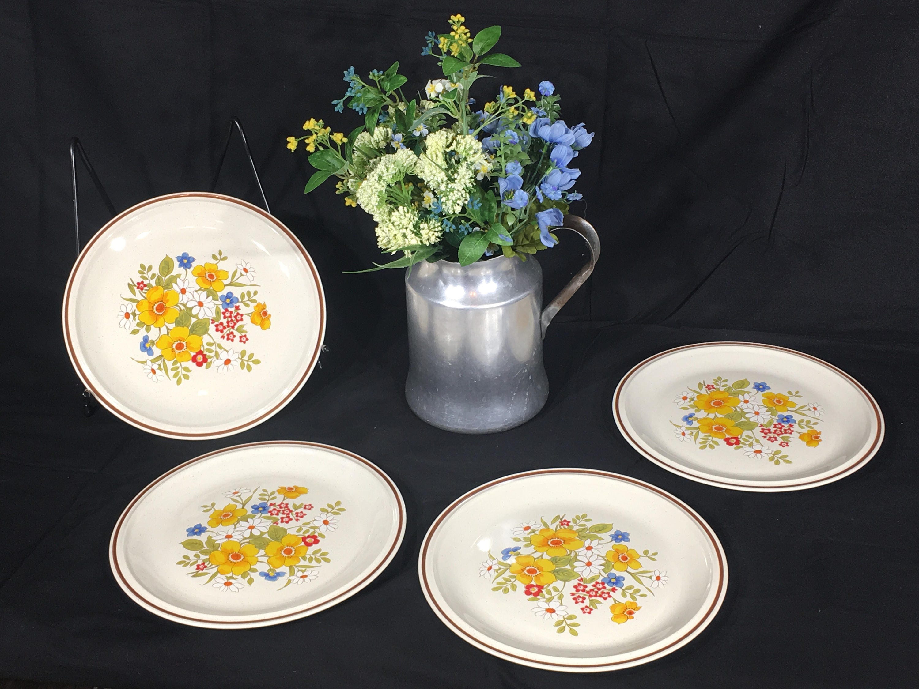 Vintage Hearthside Daisy Plates (4), Casual Elegance Stoneware Dish