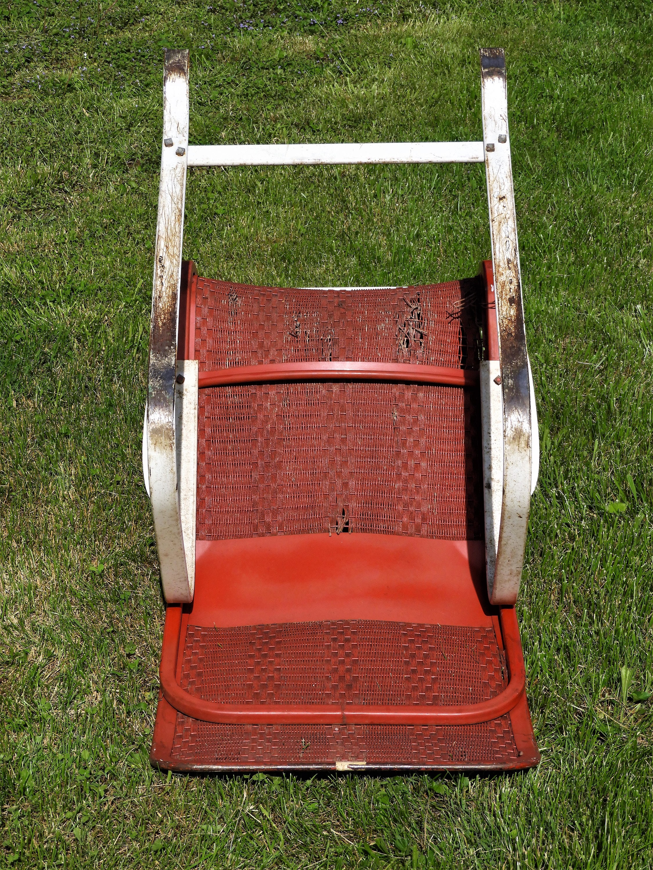 Mid Century Lloyd Looms Chair, Bouncy Chaise Lounge, Distressed Red