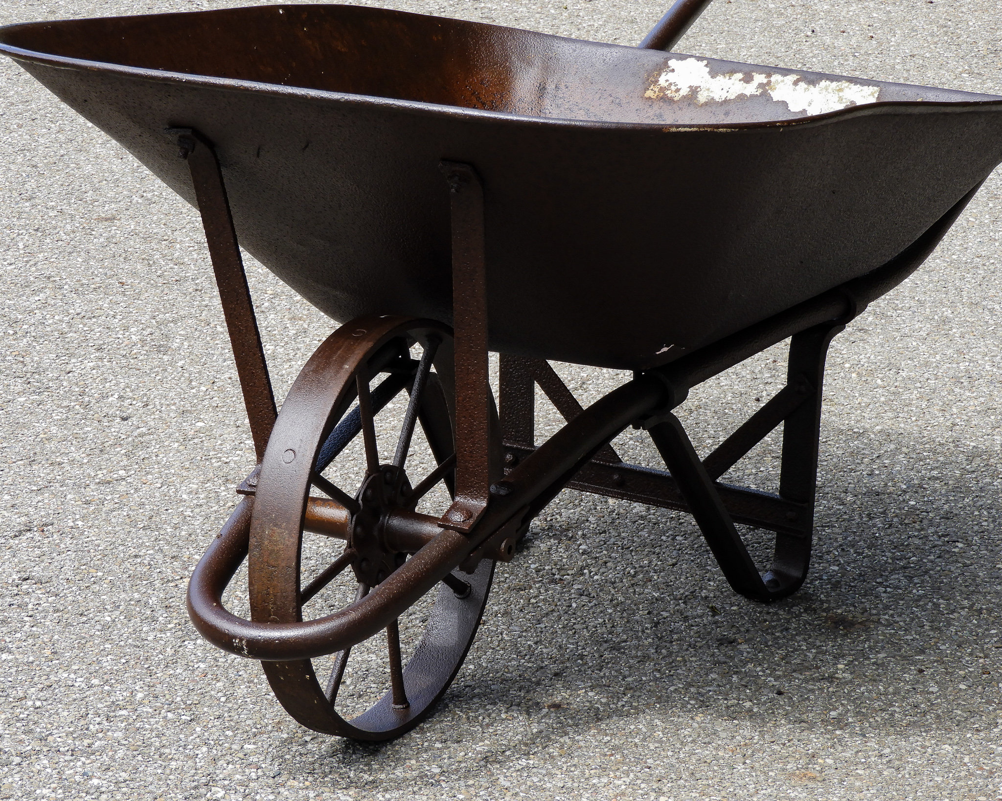 Vintage Rustic Wheelbarrow, Chattanooga 143T, Industrial Metal, Tube
