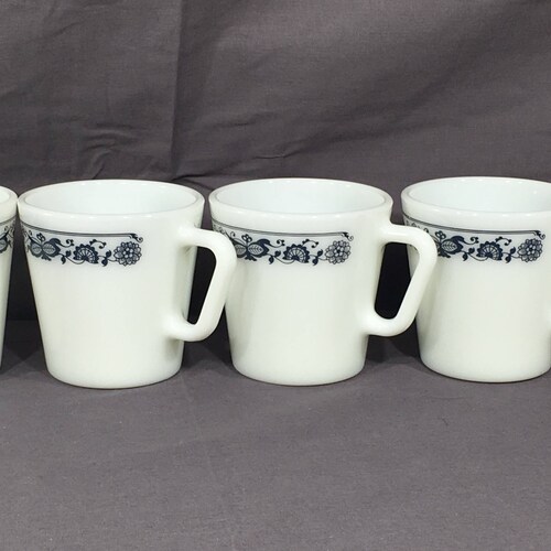 Vintage Blue Onion Mugs (6), Pyrex 1410 D Handle Cups, Decorative shops White Blue Coffee Mugs, Collectible Glass Dinnerware, Glassware Cups