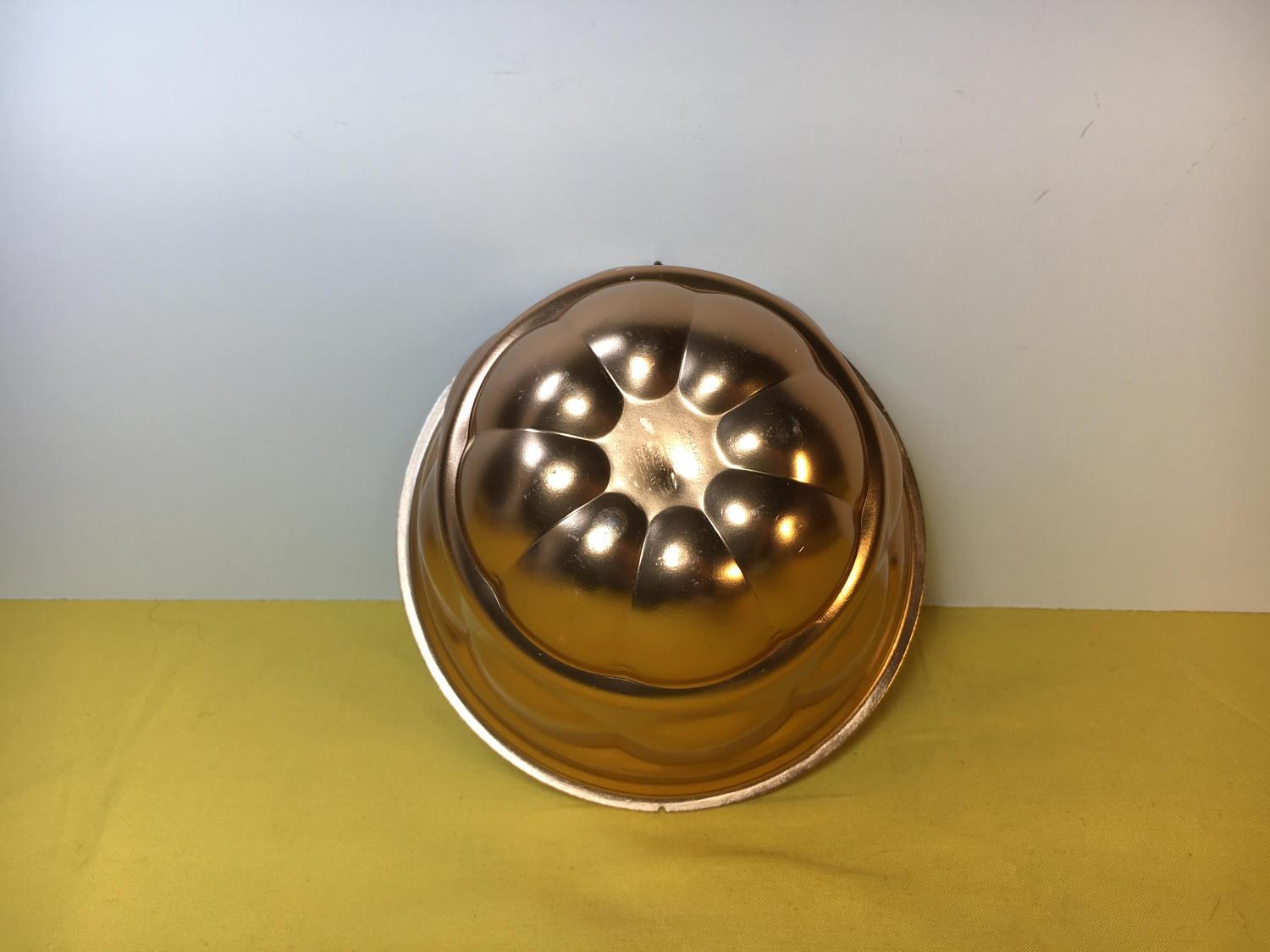 Vintage Wear Ever Copper Look Mold, 2971 1/2 Tacuco Aluminum Mold