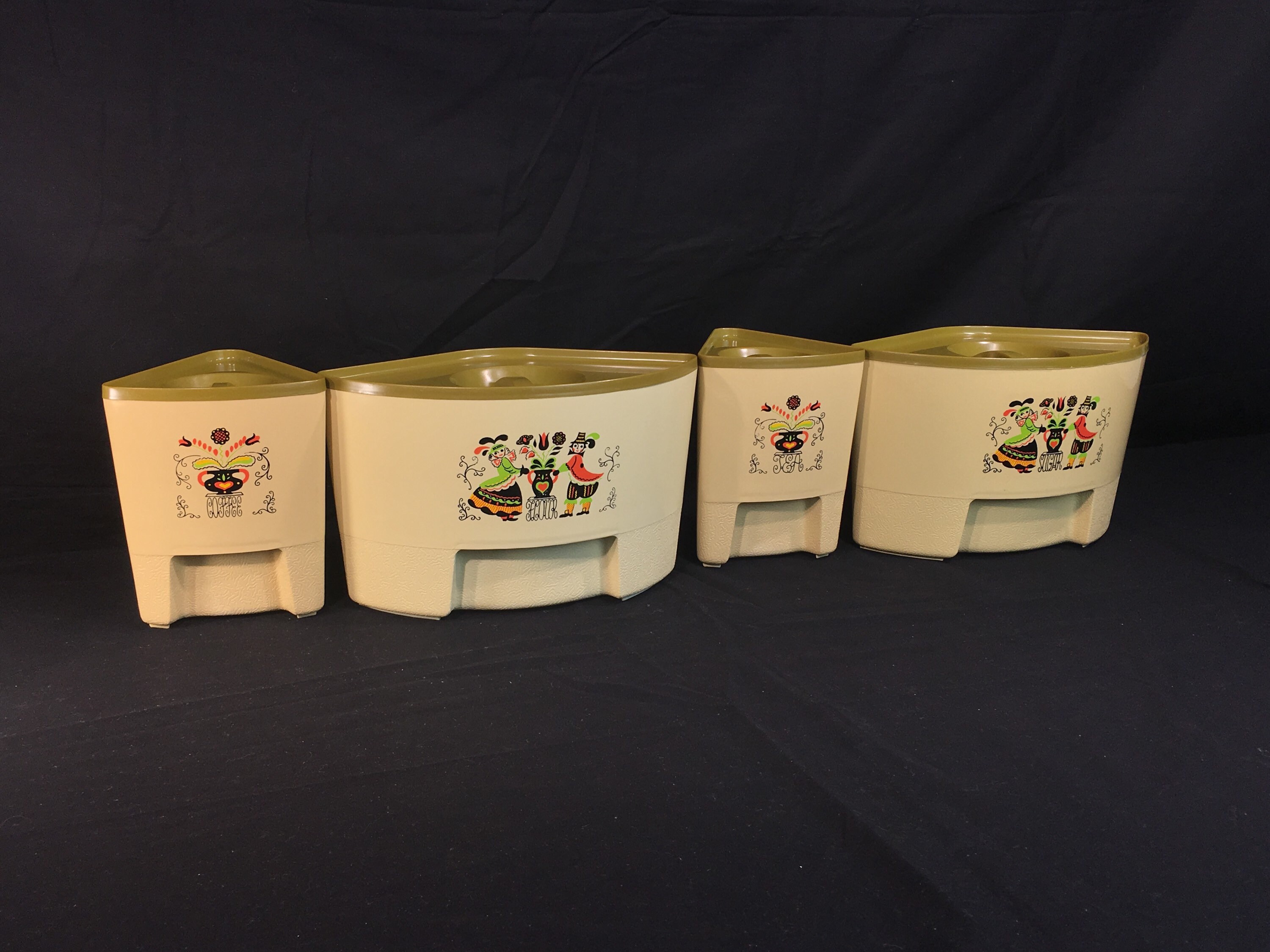 Vintage Kitchen Canisters (4), Sterilite Storage, Decorative Beige