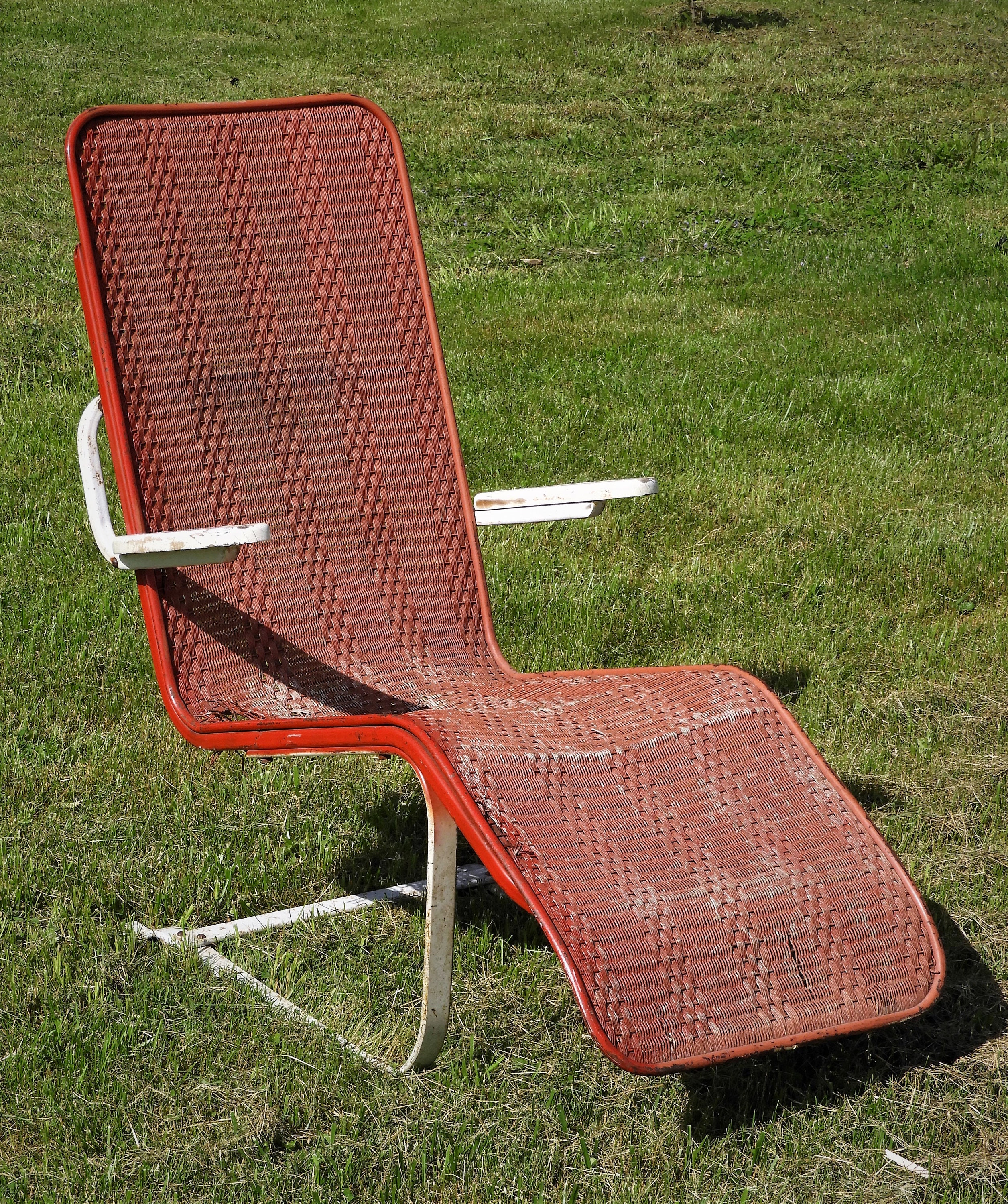 Mid Century Lloyd Looms Chair, Bouncy Chaise Lounge, Distressed Red