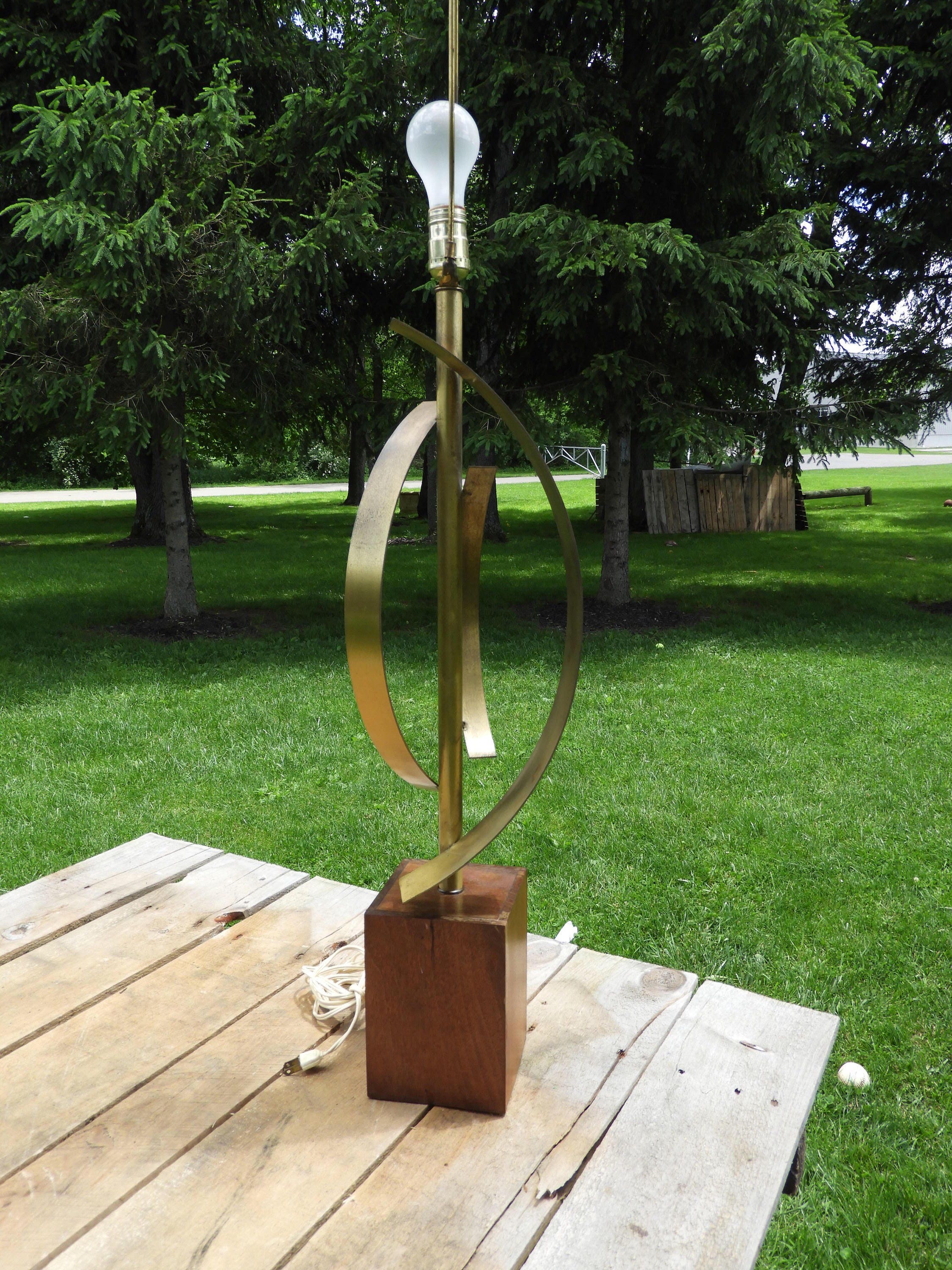 Vintage Brutalist Brass Sculpture Lamp,Gold & Brown Wooden Base Light,Decorative Table Lamp